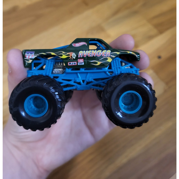 Hot Wheels Monster Jam Avenger Monster Truck Green Blue Chassis Flames Loose - Picture 7 of 9